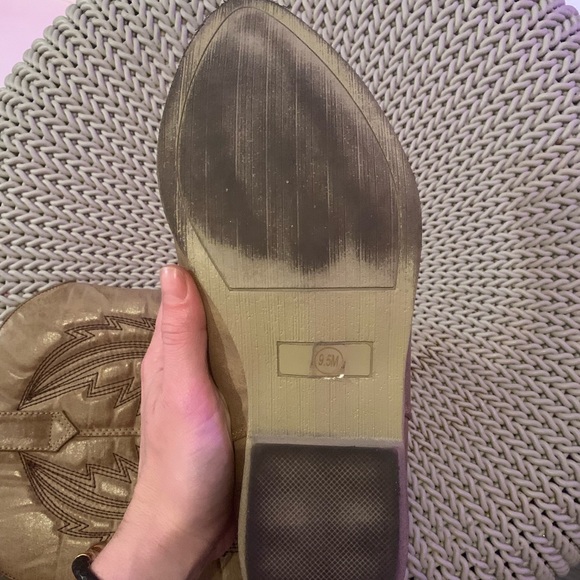 Brown cowboy/fashion boot - Picture 2 of 3